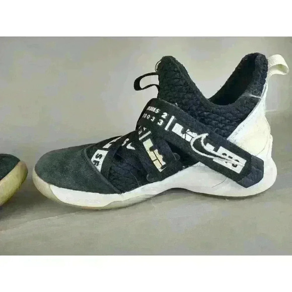 Nike LeBron James Soldier 12 Witness' Boys Shoes Sz 5Y School Basketball Suede - Picture 6 of 10